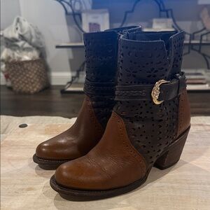 Indomable’s Women’s size 5 Brown Leather Ankle Boots